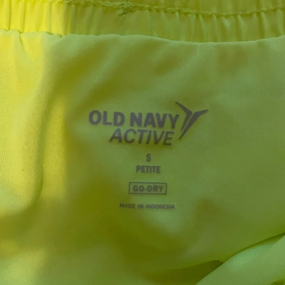 Old Navy Active Running Shorts - Picture 2 of 2